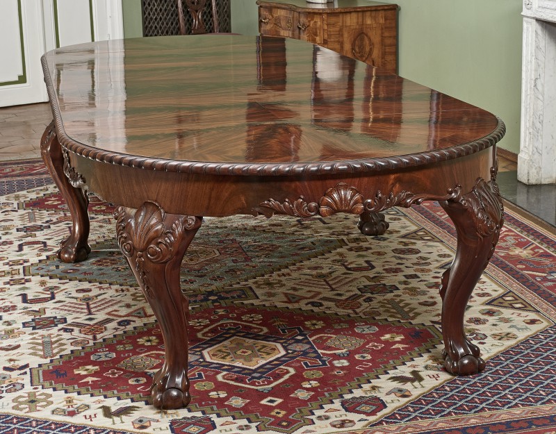 Stół w stylu chippendale