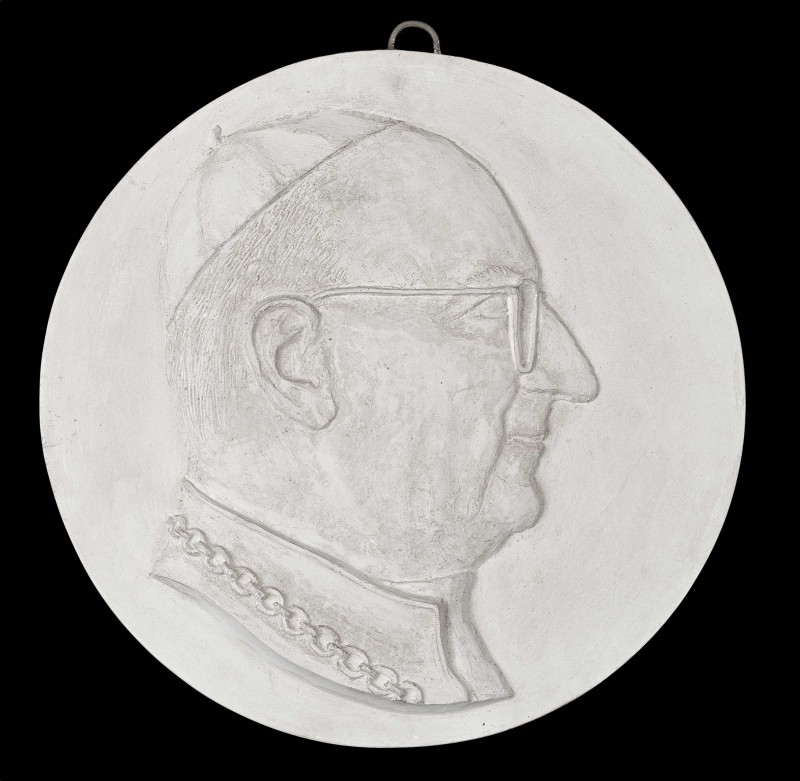 Medalion z portretem arcybiskupa Bronisława Dąbrowskiego