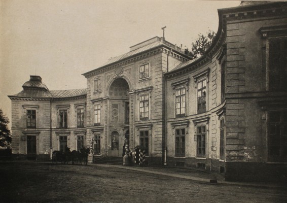 Fasada frontowa Pałacu Myślewickiego.