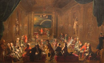 Obraz przedstawiający spotkanie masońskie, ludzie siedzą w pomieszczeniu, rozmawają, pod scianami sali stoją posągi.