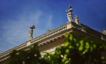Rzeźby na dachu Pałacu na Wyspie.