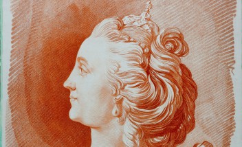 Miniatura przedstawiająca portret kobiety, z ozdobnie upiętymi włosami.