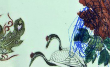Rysunek przedstawiający ptaki na gałęzi, wokół nich znajdują się liście i kwiaty.
